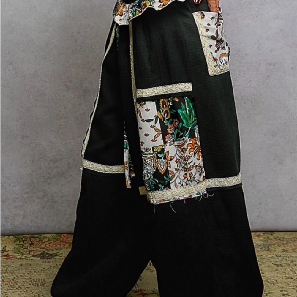 NWOT POL Black Floral Patchwork Pants With Ruffled Waist - Picture 6 of 14